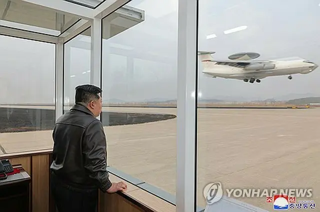 北朝鮮の朝鮮中央通信は金正恩国務委員長（朝鮮労働党総書記）が２５～２６日に無人航空技術連合体と探知電子戦研究集団の国防科学研究事業を指導したと報じた＝（朝鮮中央通信＝聯合ニュース）≪転載・転用禁止≫