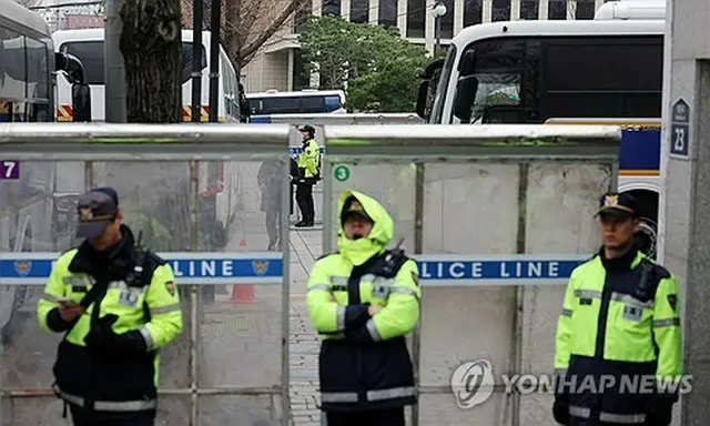 憲法裁前で警備にあたる警察（資料写真）＝（聯合ニュース）