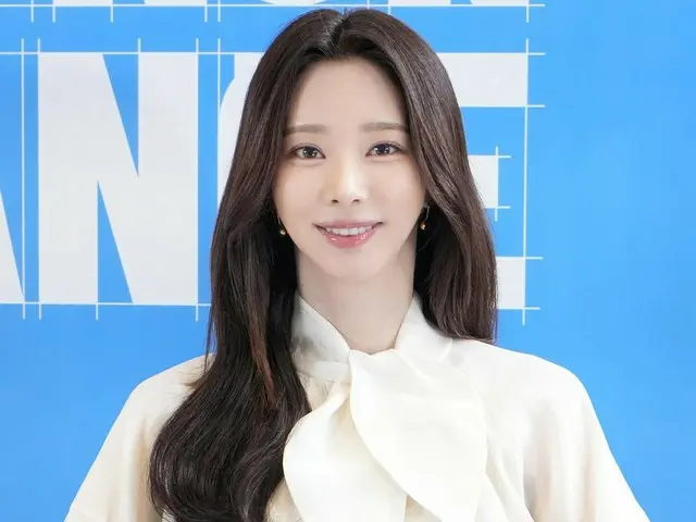 女優イ・ジュビン、人形の頬を打つ女神のような美貌...ドラマ「離婚保険」の広報妖精に