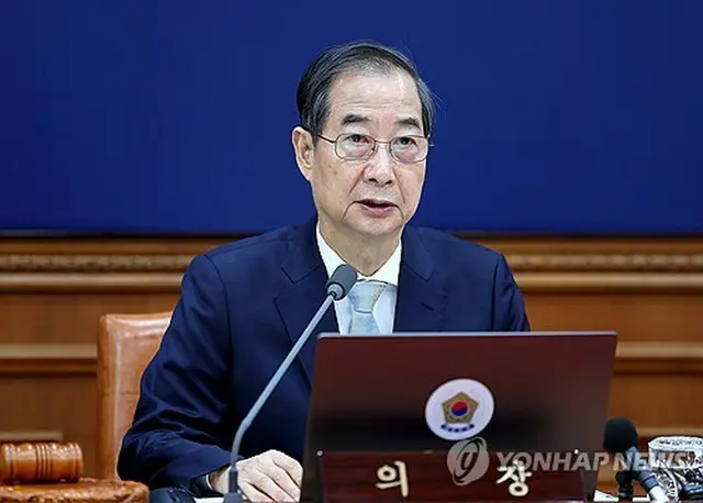 閣議で発言する韓氏（大統領室通信写真記者団）＝１日、ソウル（聯合ニュース）