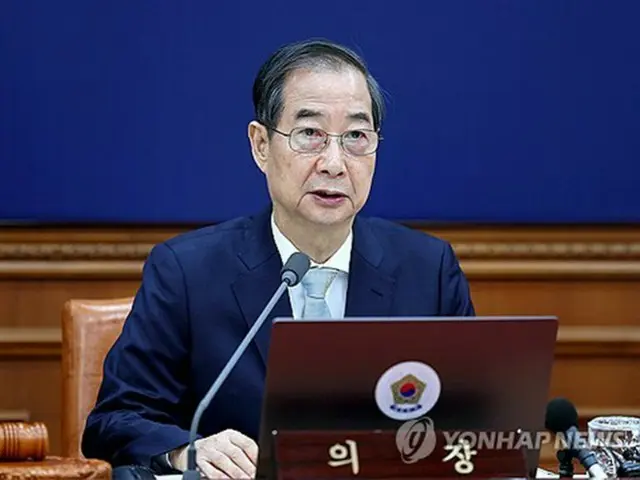 閣議で発言する韓氏（大統領室通信写真記者団）＝１日、ソウル（聯合ニュース）