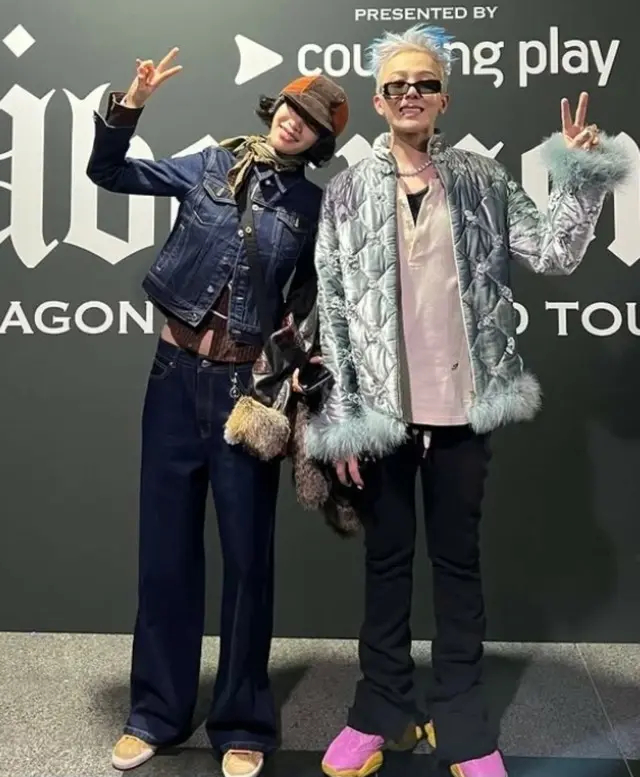 G-DRAGONとナナ、仲良しショット