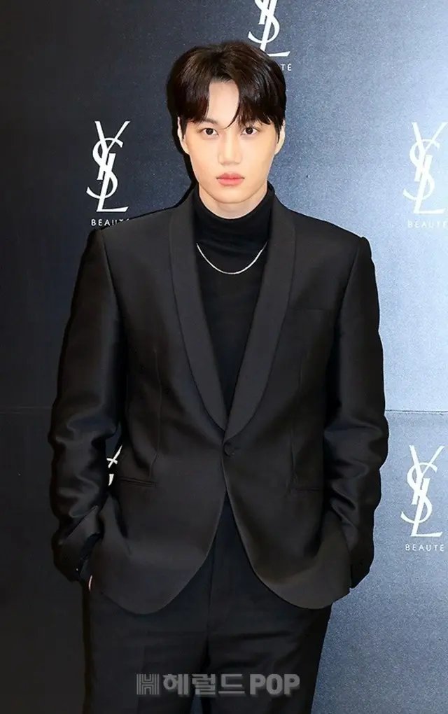 「EXO」KAI、カムバックを前に誠実服務で相次ぐ美談…お年寄りにいつも親切
