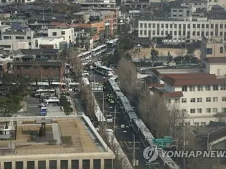 尹氏弾劾判断控え賛否両派「座り込み」総力戦　警察は非常勤務体制に＝韓国