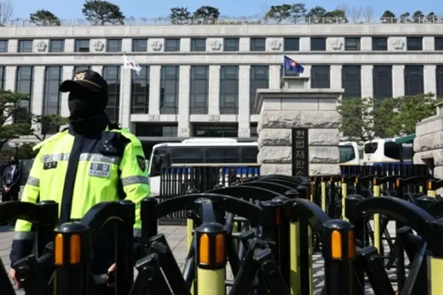韓国警察、全国に最高レベルの非常警戒態勢…尹大統領弾劾審判受け、ソウルに機動隊1万4千人