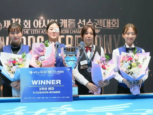 女子3クッション授賞式。左からパク・セジョン、ホ・チェウォン、宮下綾香、チェ・ボミ（写真：wowKorea）