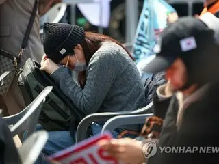 ［尹大統領罷免］支持者は激怒・号泣　「うそだろう」
