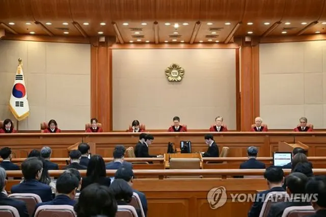 憲法裁の裁判官ら（写真共同取材団）＝４日、ソウル（聯合ニュース）