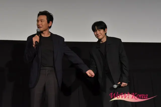 ファン・ジョンミンがそっと手を差し出すとぎゅっと握り返したチョン・ヘイン
