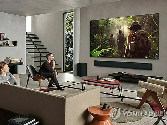 ＬＧ電子が提示する同社の有機ＥＬテレビのある暮らしのイメージ（同社提供）＝（聯合ニュース）