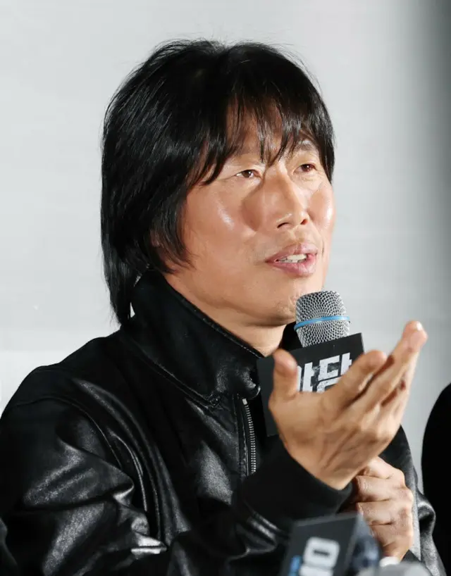 「ヤダン」ユ・ヘジン、リュ・ギョンスの演技に爆笑の一言、「小憎らしくて後頭部を一発殴りたかった」