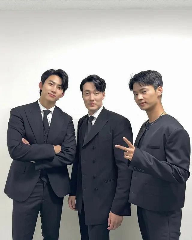 俳優ソ・ジソブ、日本でのイベントのビハインドを公開…「2PM」テギョン＆「VIXX」出身エンとのスリーショットも01