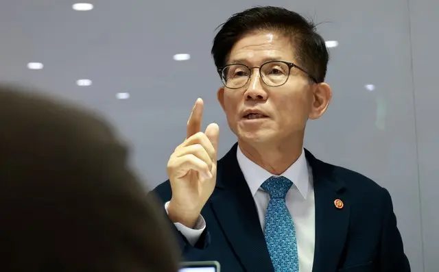 “保守1位”の前雇用労働相が「出馬表明」…「李在明氏をしっかり捕らえる」＝韓国