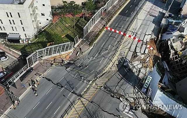 事故現場の様子＝１１日、光明（聯合ニュース）