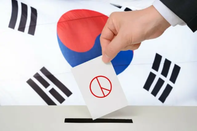 「弾劾無効、ユン・アゲイン」…ユン前大統領支持者集まる＝韓国
