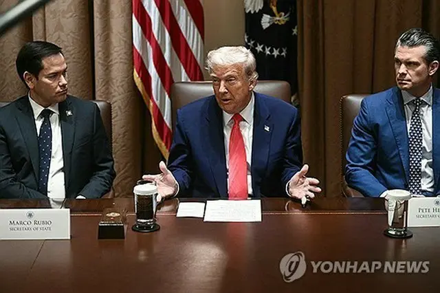 トランプ米大統領（中央）＝（ＡＦＰ＝聯合ニュース）