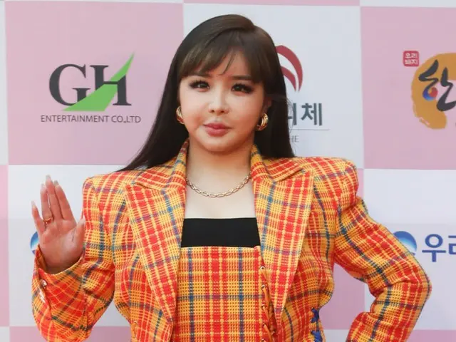 BOM（2NE1）、SNSでグラマーさアピール