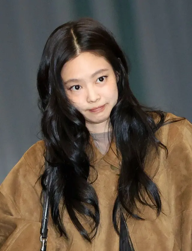 「楽しむ準備はできた？」JENNIE、コーチェラを熱狂の渦に…ROSEとLISAも興奮