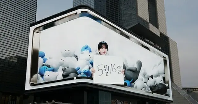 ＢＴＳのＪＩＮがセカンドミニアルバム「Ｅｃｈｏ」のリリースを伝える映像がＣＯＥＸの大型ビジョンに映し出された（ビッグヒットミュージック提供）＝（聯合ニュース）≪転載・転用禁止≫