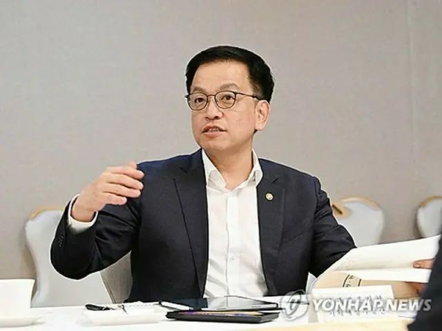 崔相穆・経済副首相兼企画財政部長官（同部提供）＝（聯合ニュース）≪転載・転用禁止≫