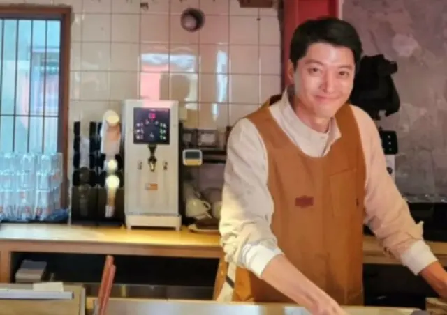 俳優イ・ドンゴン、カフェをオープンするやいなや“ざわつき”