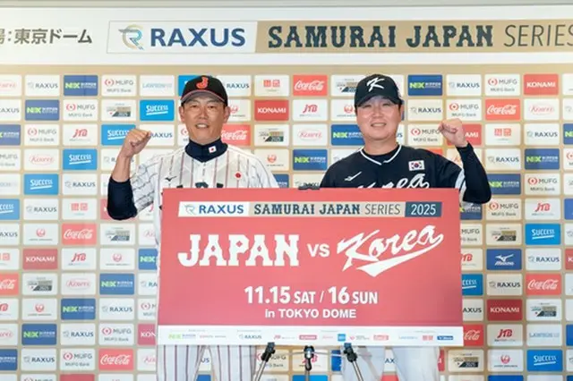 日本代表の井端弘和監督（左）と柳志炫監督（ＫＢＯ提供）＝（聯合ニュース）≪転載・転用禁止≫