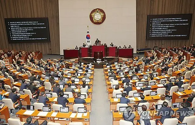 ４月１７日の国会本会議＝１７日、ソウル（聯合ニュース）