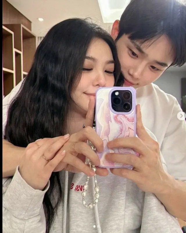 Aileeとチェ・シフン。