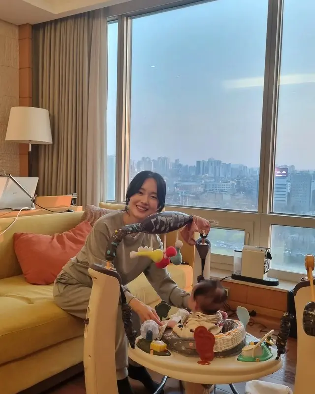 女優イ・ジョンヒョンが引越しを控え、ホテル生活中の近況を伝えた。