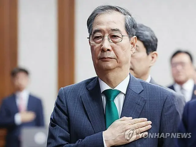１８日に政府ソウル庁舎で開かれた閣議に出席した韓悳洙首相＝（聯合ニュース）
