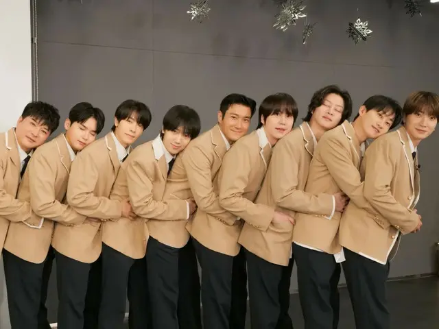 ただでは終わらない「SUPER JUNIOR」、超接近写真にピンボケ写真―20年ぶりの卒業写真再現に爆笑の嵐＝『目覚ましSuperTV』LICENSED BY SM CULTURE & CONTENTS CO., LTD. (C) SM ENTERTAINMENT. ALL RIGHTS RESERVED.
