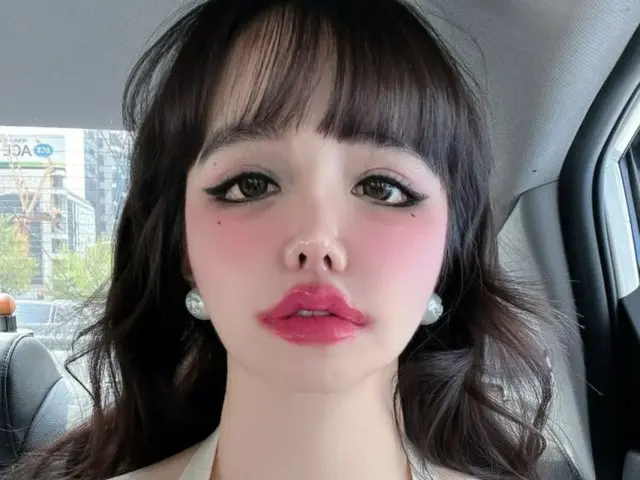 BOM（元2NE1）、どんなアプリも使っていない“本当の顔”なのか…“投稿”と“リアル”が違いすぎ？