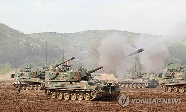 砲弾を発射するＫ９Ａ１自走砲（陸軍提供）＝（聯合ニュース）≪転載・転用禁止≫