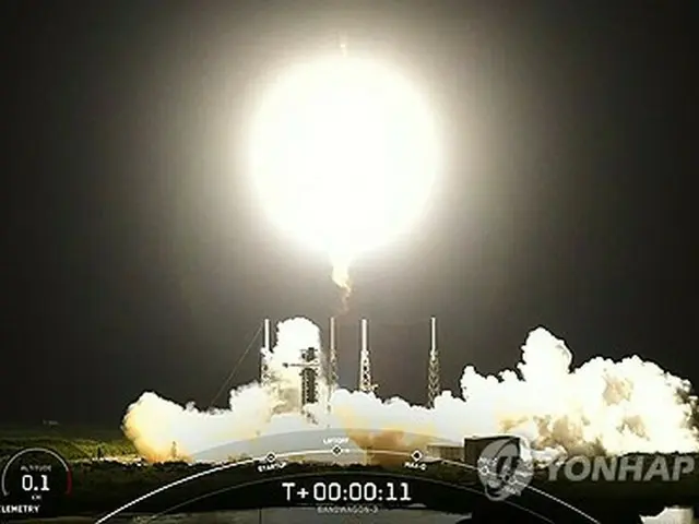 ４号機を搭載したファルコン９（スペースＸ提供）＝（聯合ニュース）≪転載・転用禁止≫