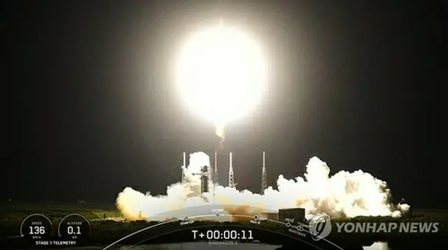 ４号機を搭載したファルコン９（スペースＸ提供）＝（聯合ニュース）≪転載・転用禁止≫
