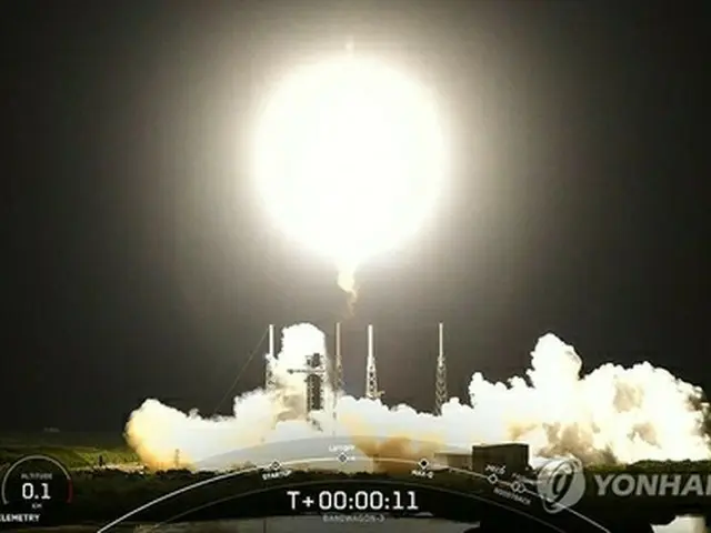 ４号機を搭載したファルコン９（スペースＸ提供）＝（聯合ニュース）≪転載・転用禁止≫