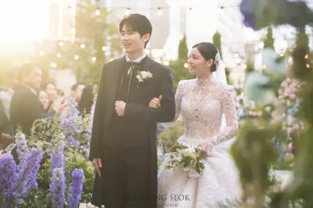 Ailee＆チェ・シフン、「私たち結婚しました」…結婚式写真公開