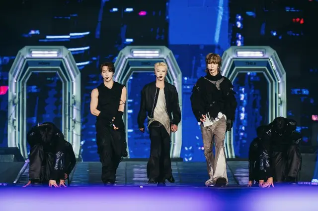 PERFORMANCE TEAMⓒ 2025 PLEDIS & HYBE. & CJ 4DPLEX Co., Ltd.