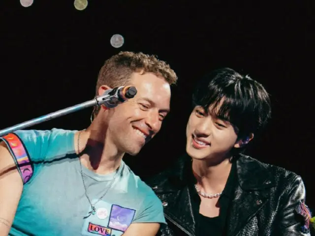 「BTS（防弾少年団）」JIN、バンド「Coldplay」訪韓公演フィナーレに登場…LEDブレスレットの回収率は99％