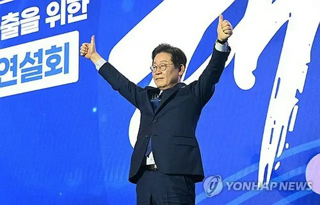 「共に民主党」の公認候補に選出された李在明氏（共同取材）＝２７日、高陽（聯合ニュース）