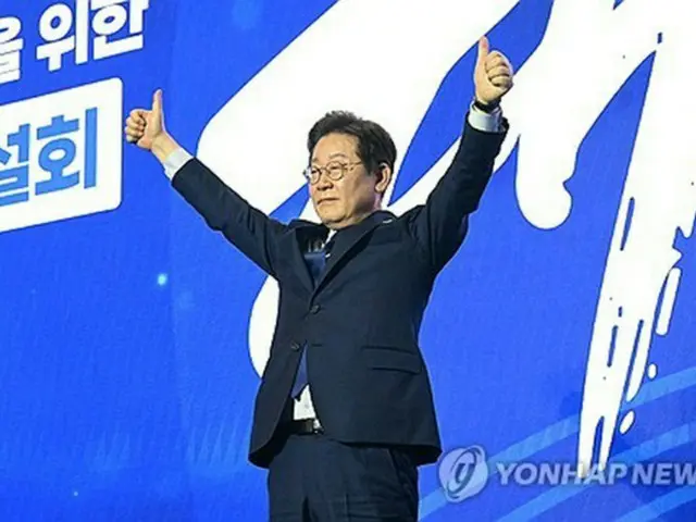 「共に民主党」の公認候補に選出された李在明氏（共同取材）＝２７日、高陽（聯合ニュース）