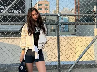 ソン・ナウン(元Apink）、“11字脚線美”+完璧腹筋…「元気です」
