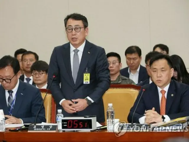 国会の聴聞会に出席し、情報流出について謝罪する柳英相社長＝３０日、ソウル（聯合ニュース）