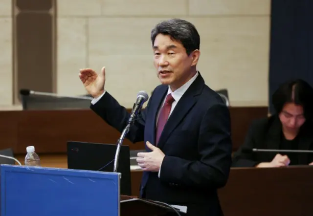 韓首相に続き崔財政相も辞任…李社会副首相の代行体制に＝韓国