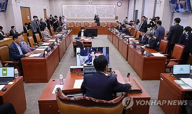 国会で開かれた国会法制司法委員会＝１日、ソウル（聯合ニュース）