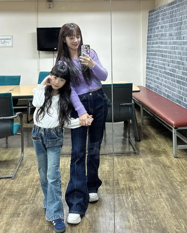 「H.O.T.」ムン・ヒジュン&ソユル(元CRAYON POP)、娘の爆風成長「ラブリーな美貌」公開…「ママのようにガールズグループになってもいいね」