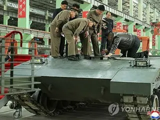 金正恩氏が戦車の近代化を強調　軍事工場視察で
