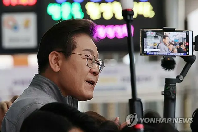 支持率でトップを走るも司法リスクも抱える李在明氏＝（聯合ニュース）