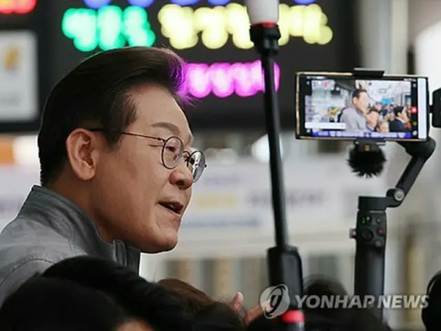 支持率でトップを走るも司法リスクも抱える李在明氏＝（聯合ニュース）
