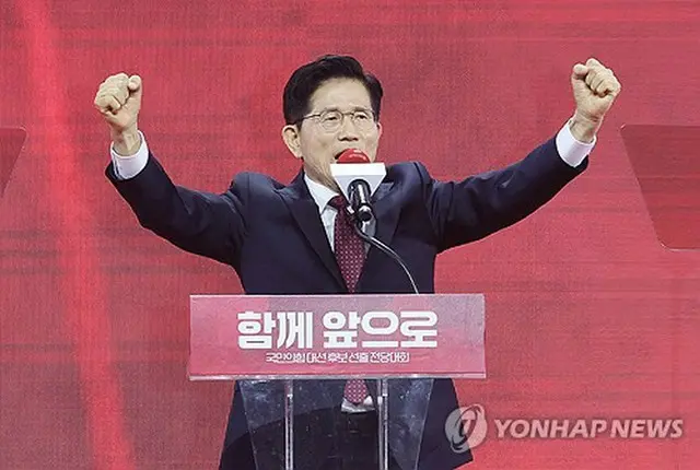保守系の旧与党「国民の力」の公認候補に選出された金文洙氏＝（聯合に―ス）